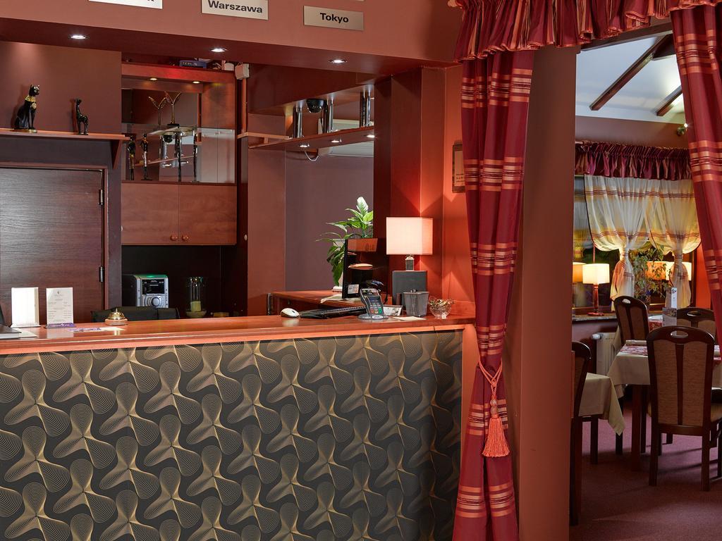 Aura - Hotel & Restaurant & Sauna Жельона Гора Екстериор снимка