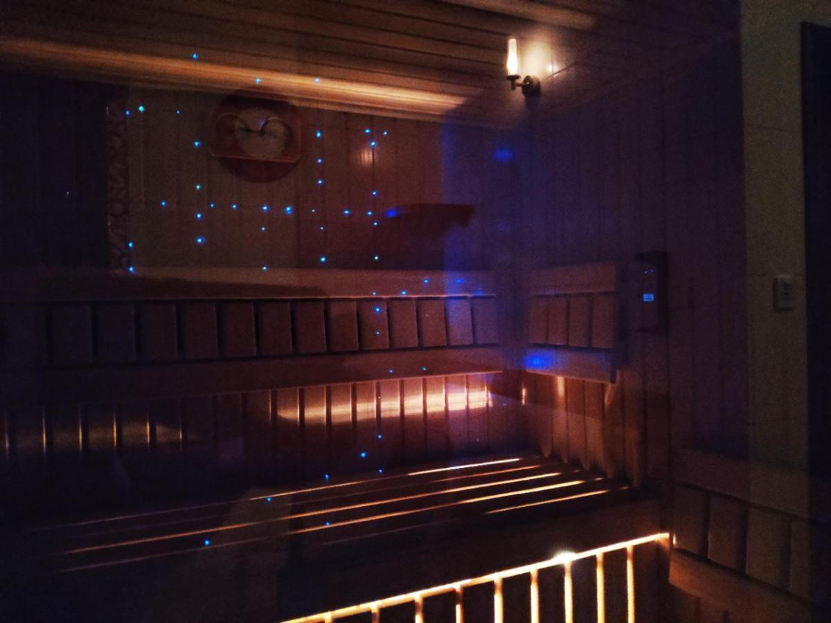 Aura - Hotel & Restaurant & Sauna Жельона Гора Екстериор снимка